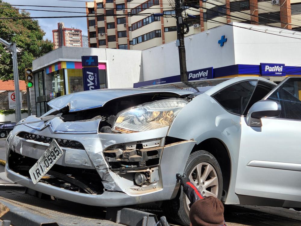 Mulher fica ferida em acidente no Centro de Bento Gonçalves