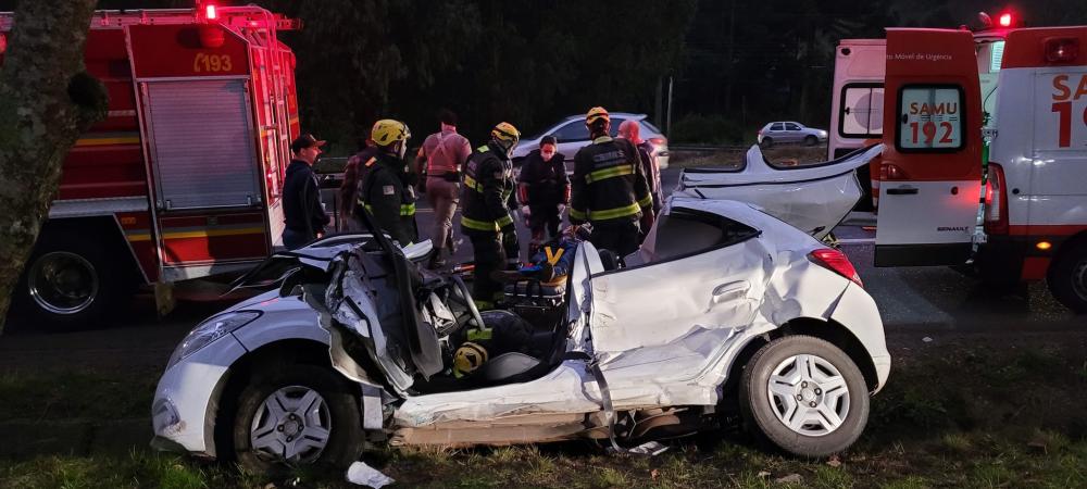 Duas Pessoas Ficam Feridas Em Colis O Entre Carro E Caminh O Na Rsc