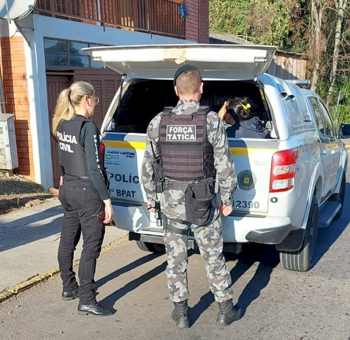 Mulher Presa Tijolo De Maconha Em Casa Em Bento Gon Alves