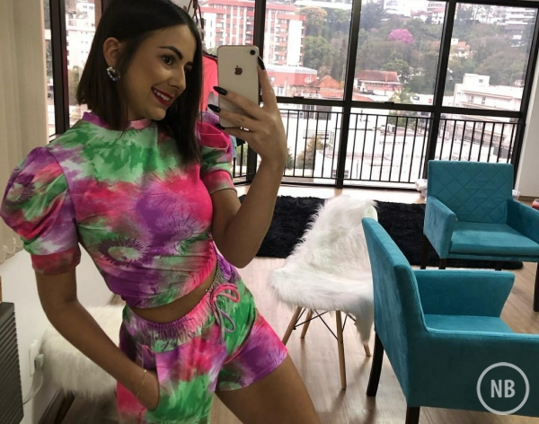 look-feminino-para-usar-com-tenis-tie-dye - Tudo sobre tendências