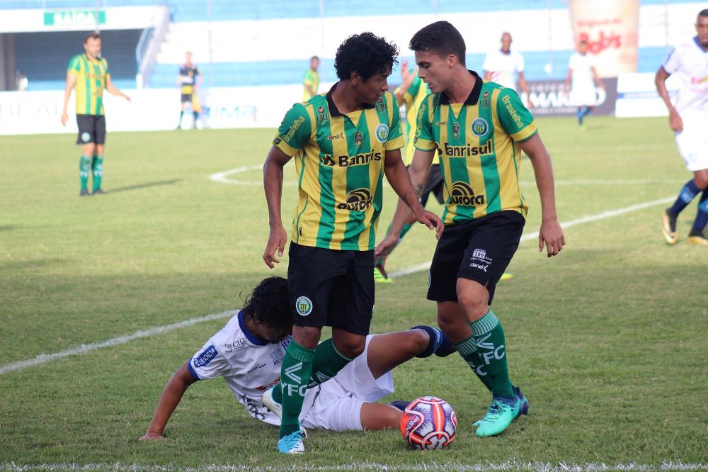 Esportivo contrata o lateral-direito Wesley Campos