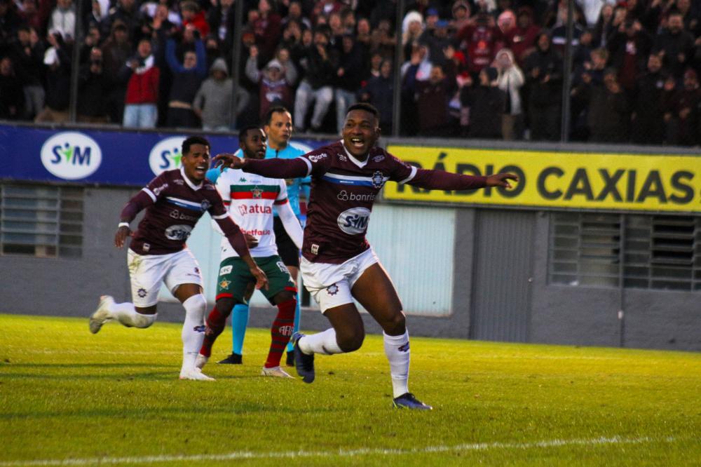 Caxias-RS bate Portuguesa-RJ no fim e garante acesso inédito à Série C