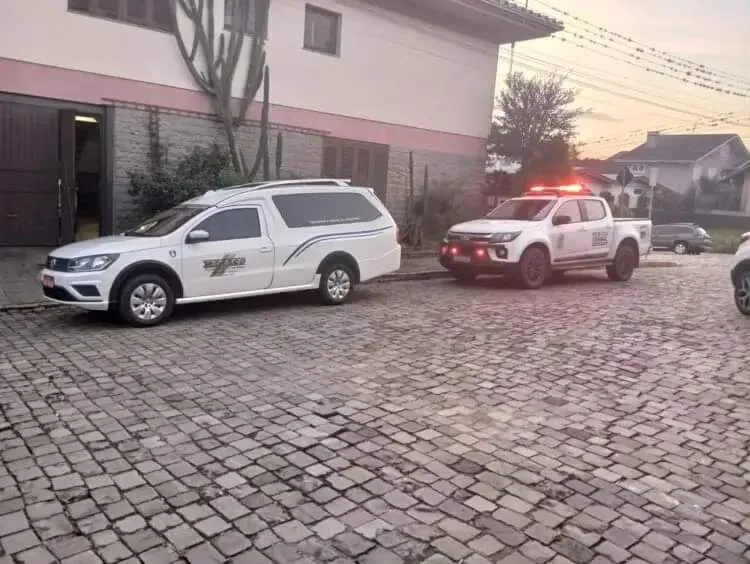 Homem Morre Ao Cair Do Telhado Em Veran Polis